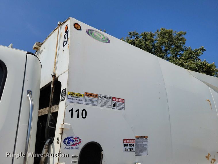 image for item DZ6566 2007 Freightliner  M2 Business Class refuse truck