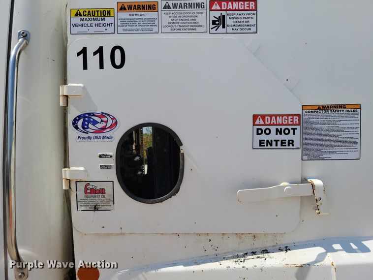 image for item DZ6566 2007 Freightliner  M2 Business Class refuse truck