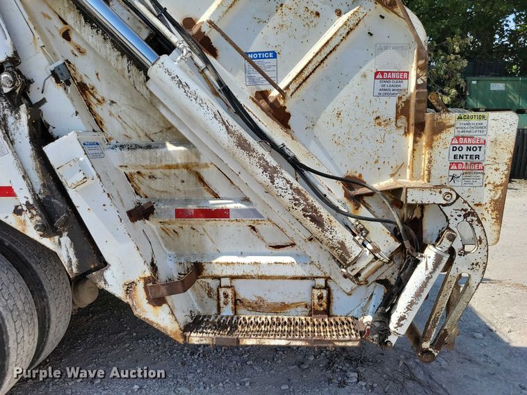 image for item DZ6566 2007 Freightliner  M2 Business Class refuse truck