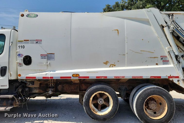 image for item DZ6566 2007 Freightliner  M2 Business Class refuse truck