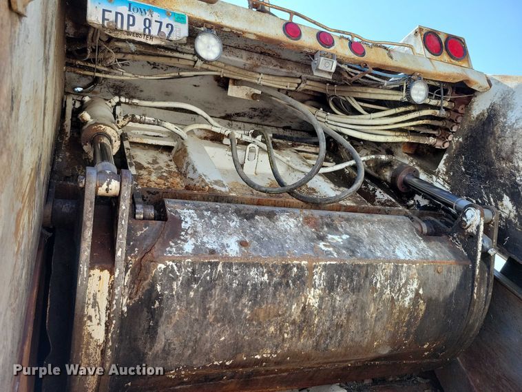 image for item DZ6566 2007 Freightliner  M2 Business Class refuse truck