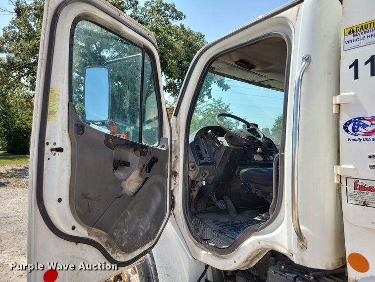 image for item DZ6566 2007 Freightliner  M2 Business Class refuse truck