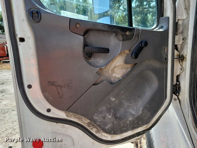 image for item DZ6566 2007 Freightliner  M2 Business Class refuse truck