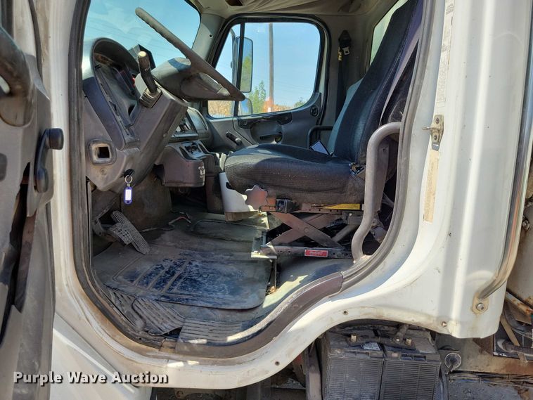 image for item DZ6566 2007 Freightliner  M2 Business Class refuse truck