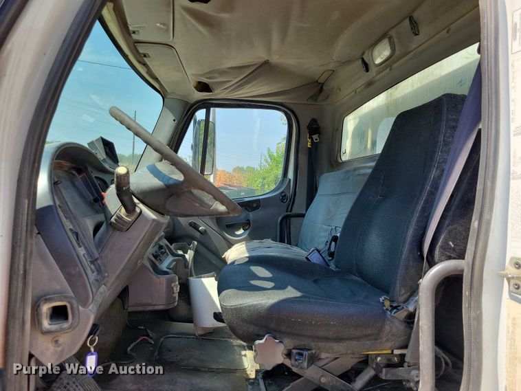 image for item DZ6566 2007 Freightliner  M2 Business Class refuse truck