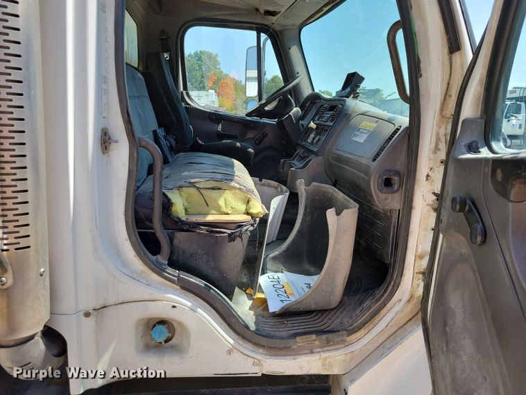 image for item DZ6566 2007 Freightliner  M2 Business Class refuse truck