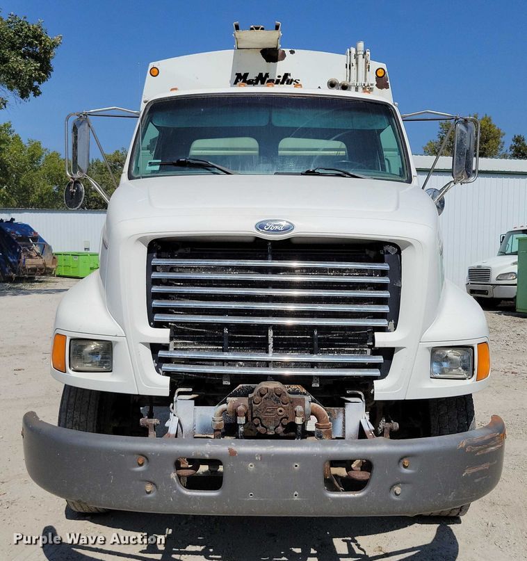 image for item DZ6567 1998 Ford L8513 refuse truck