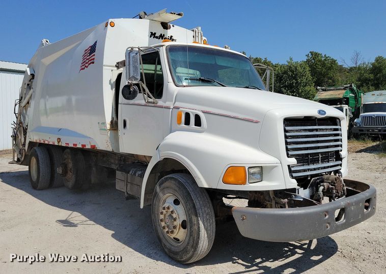 image for item DZ6567 1998 Ford L8513 refuse truck