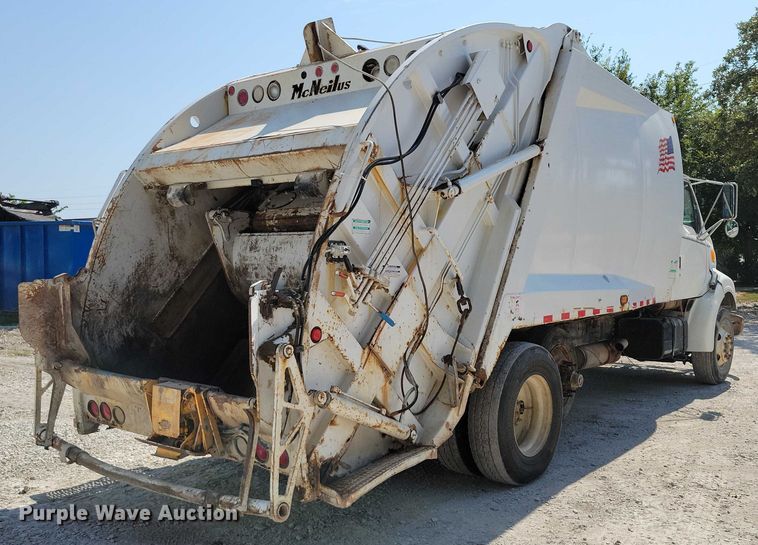 image for item DZ6567 1998 Ford L8513 refuse truck