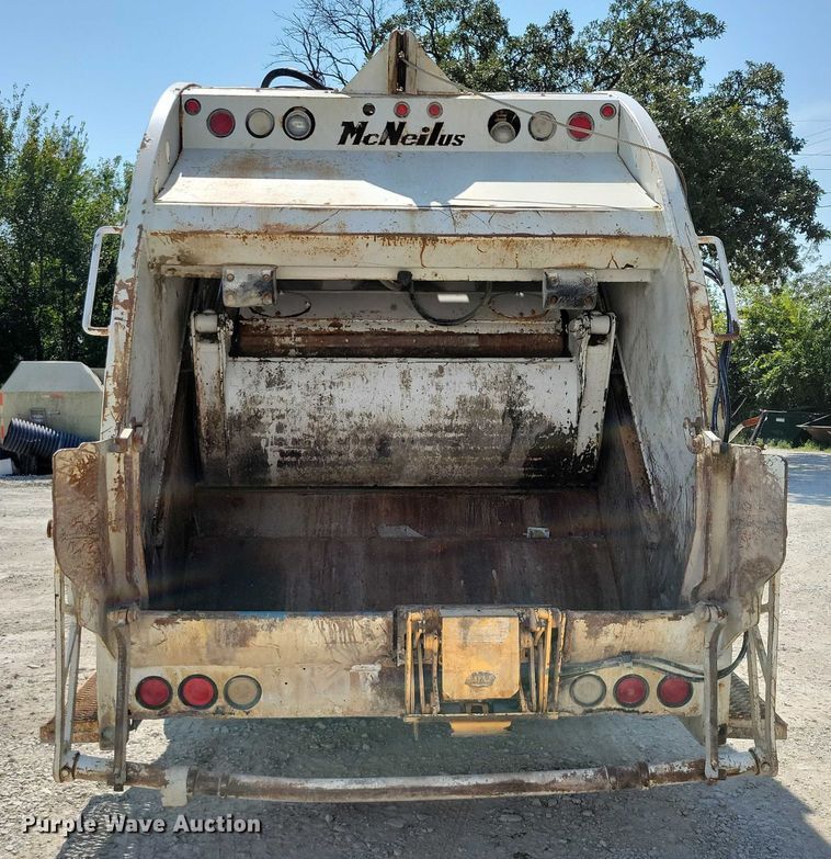 image for item DZ6567 1998 Ford L8513 refuse truck