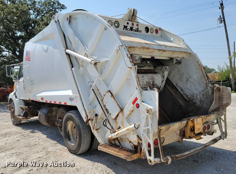 image for item DZ6567 1998 Ford L8513 refuse truck