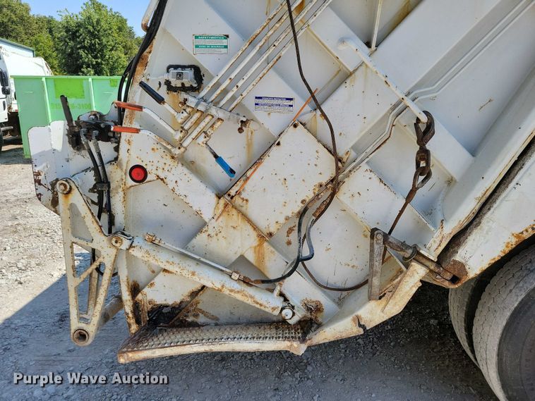 image for item DZ6567 1998 Ford L8513 refuse truck