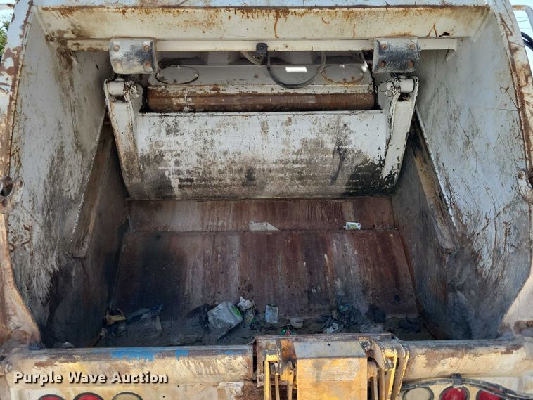 image for item DZ6567 1998 Ford L8513 refuse truck