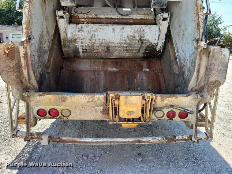 image for item DZ6567 1998 Ford L8513 refuse truck