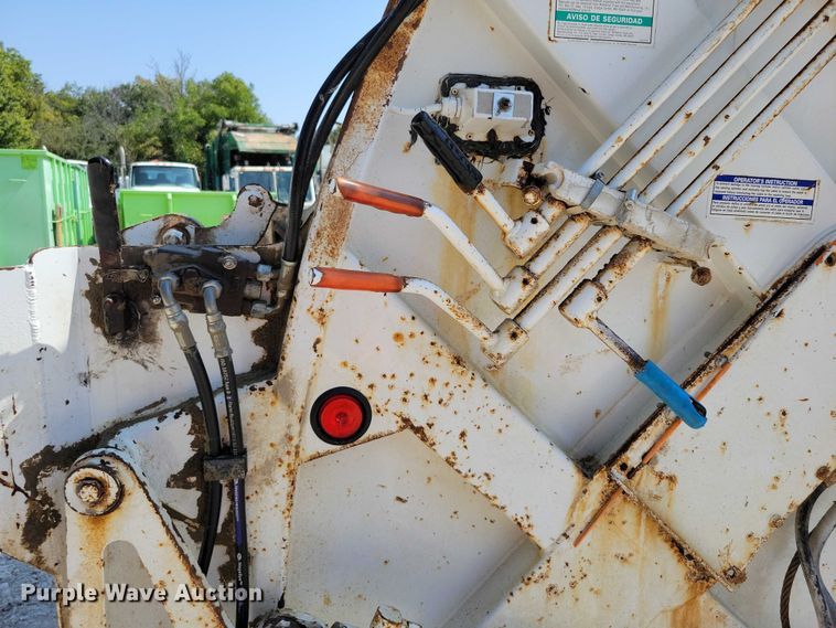 image for item DZ6567 1998 Ford L8513 refuse truck