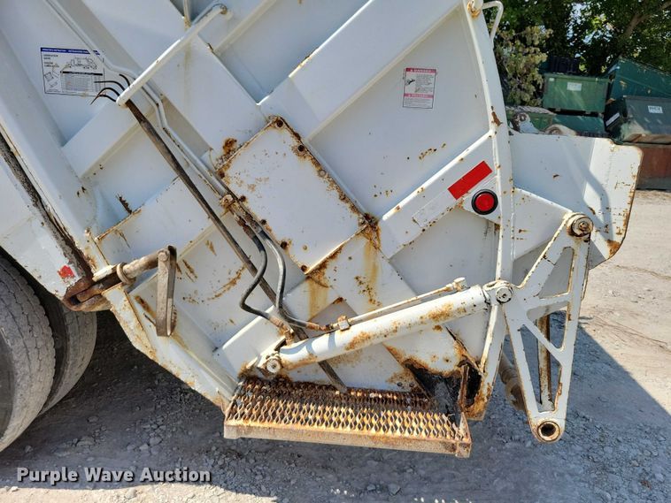 image for item DZ6567 1998 Ford L8513 refuse truck