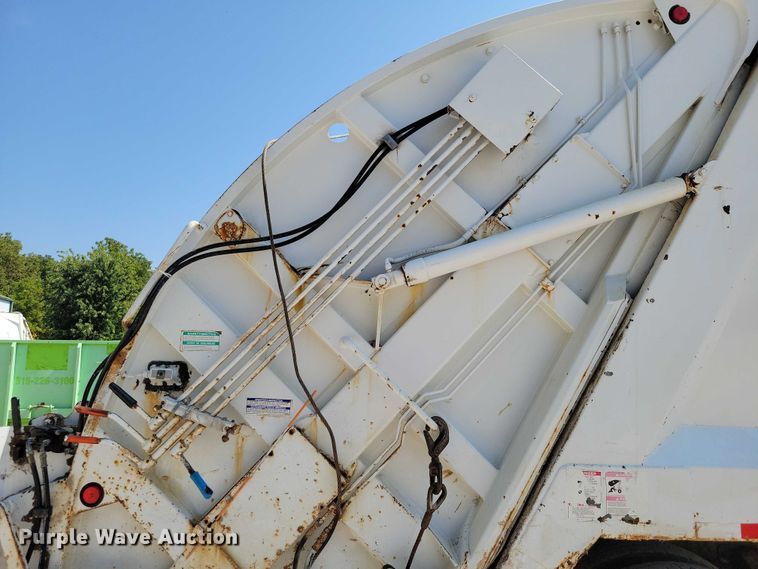 image for item DZ6567 1998 Ford L8513 refuse truck