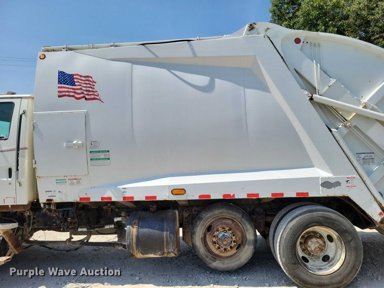 image for item DZ6567 1998 Ford L8513 refuse truck