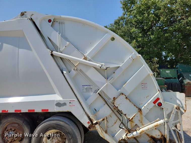 image for item DZ6567 1998 Ford L8513 refuse truck