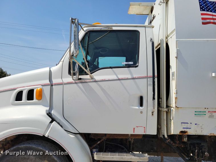 image for item DZ6567 1998 Ford L8513 refuse truck