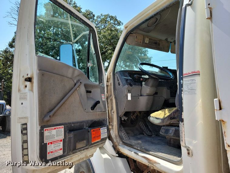 image for item DZ6567 1998 Ford L8513 refuse truck