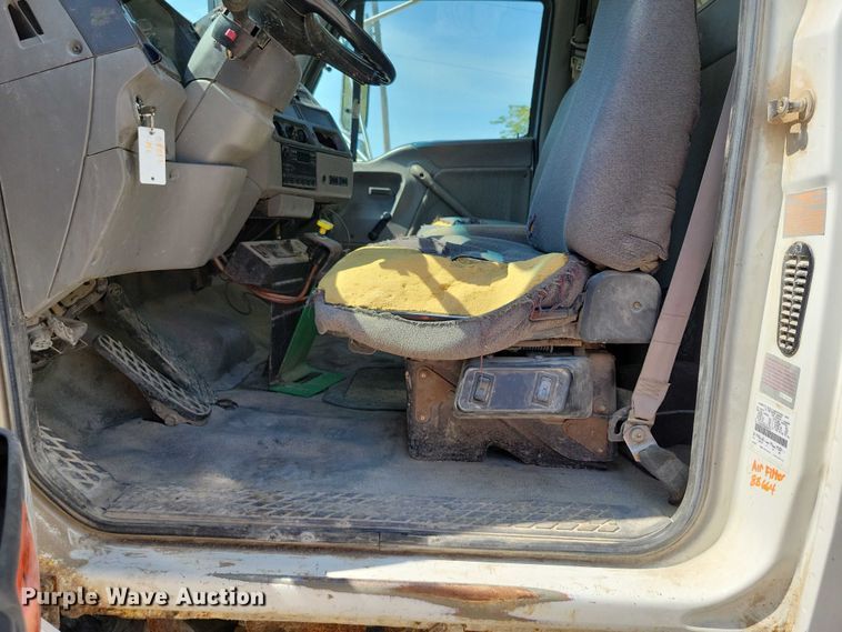 image for item DZ6567 1998 Ford L8513 refuse truck