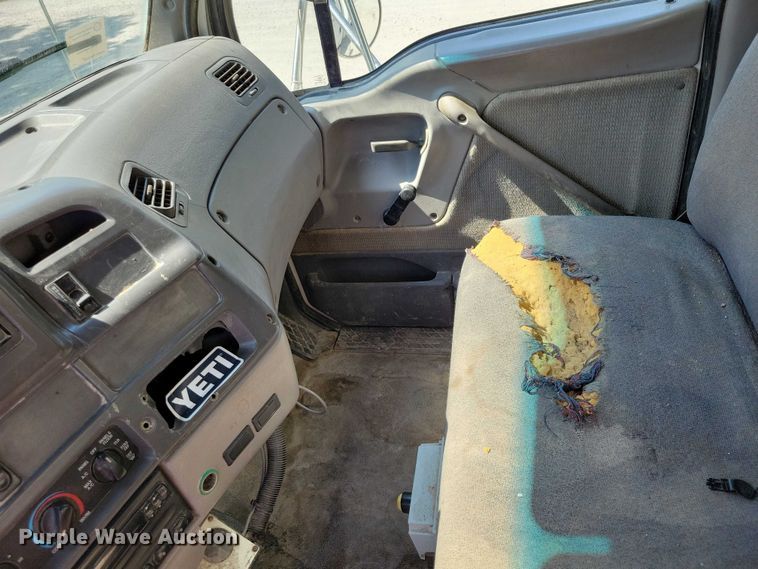 image for item DZ6567 1998 Ford L8513 refuse truck