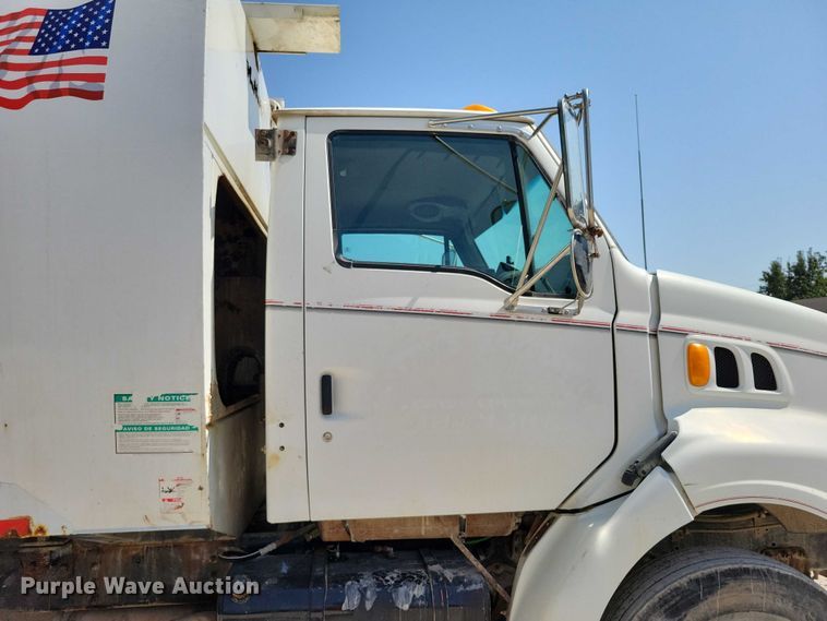 image for item DZ6567 1998 Ford L8513 refuse truck