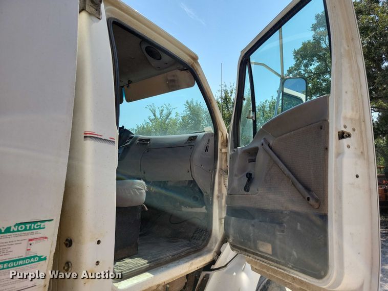 image for item DZ6567 1998 Ford L8513 refuse truck