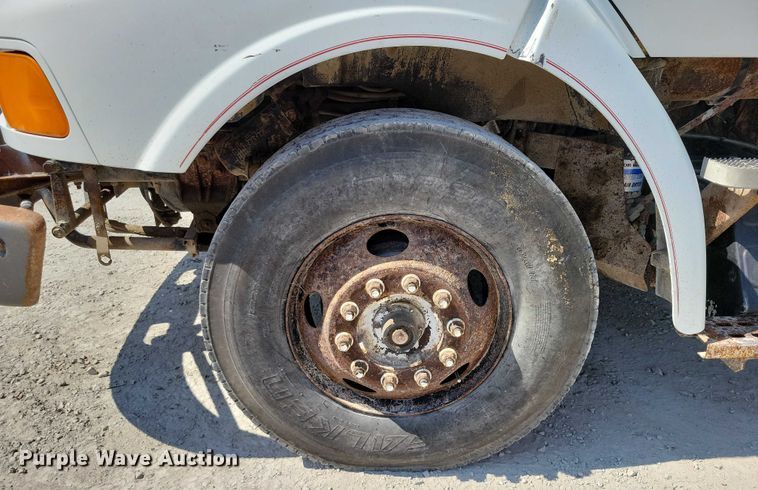 image for item DZ6567 1998 Ford L8513 refuse truck