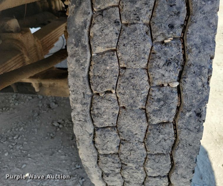 image for item DZ6567 1998 Ford L8513 refuse truck