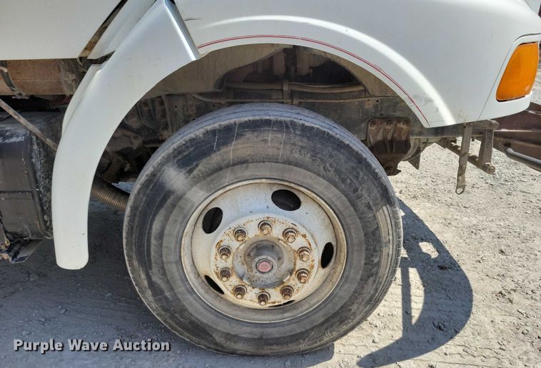 image for item DZ6567 1998 Ford L8513 refuse truck