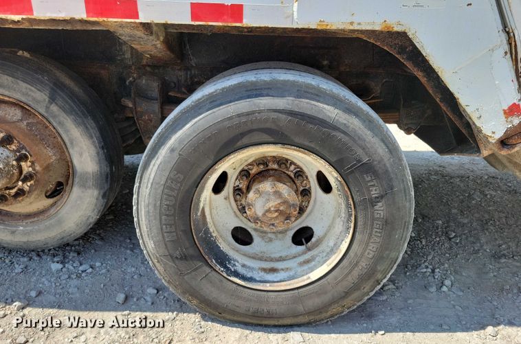 image for item DZ6567 1998 Ford L8513 refuse truck