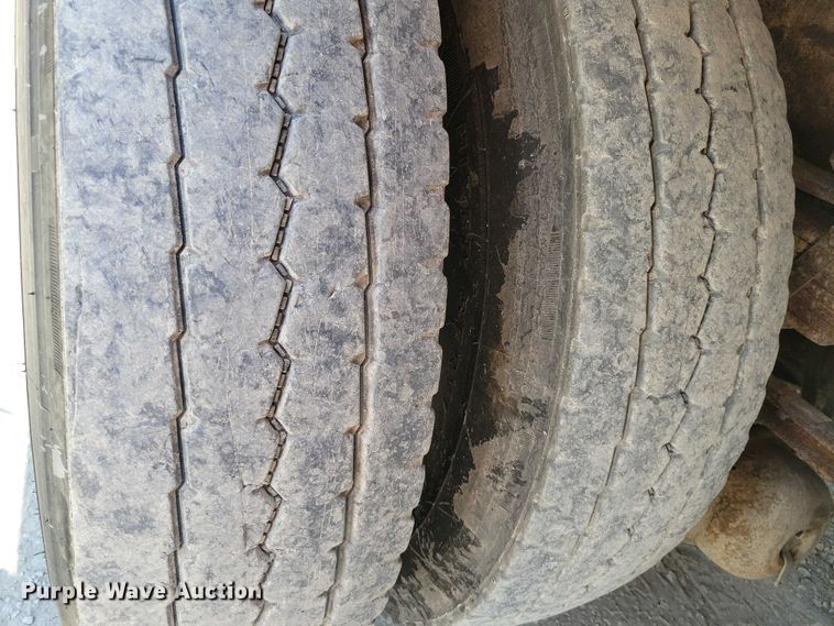 image for item DZ6567 1998 Ford L8513 refuse truck