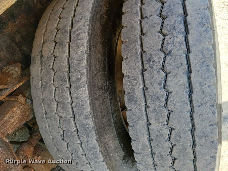 image for item DZ6567 1998 Ford L8513 refuse truck