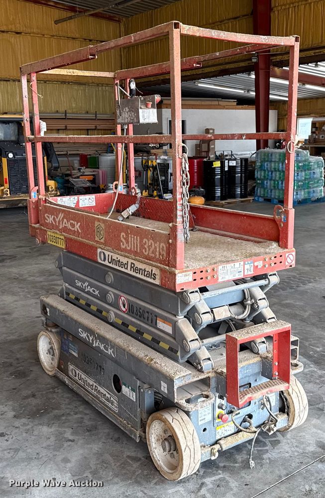 image for item DZ8963 2015 Skyjack SJIII 3219 scissor lift