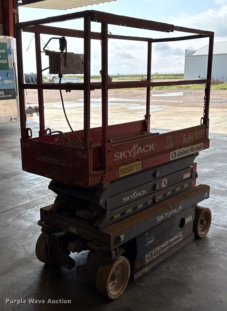 image for item DZ8963 2015 Skyjack SJIII 3219 scissor lift