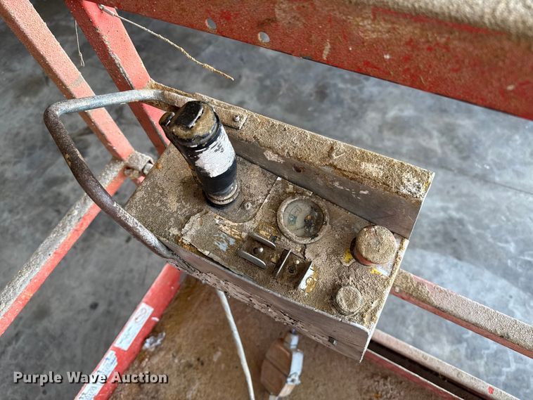 image for item DZ8963 2015 Skyjack SJIII 3219 scissor lift