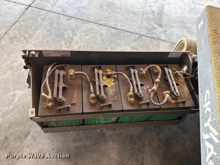 image for item DZ8963 2015 Skyjack SJIII 3219 scissor lift