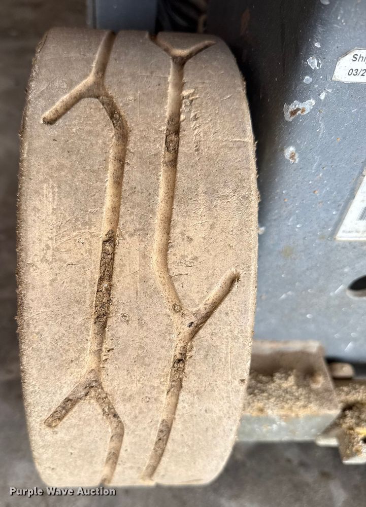 image for item DZ8963 2015 Skyjack SJIII 3219 scissor lift