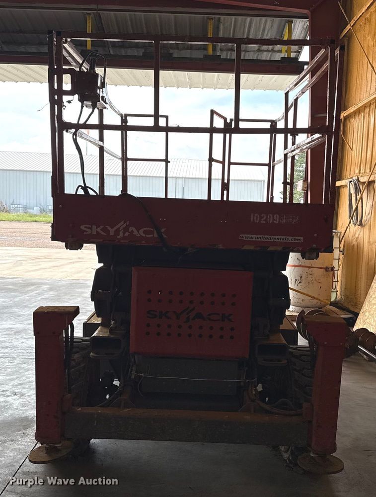 image for item DZ8964 Skyjack SJ7127 scissor lift