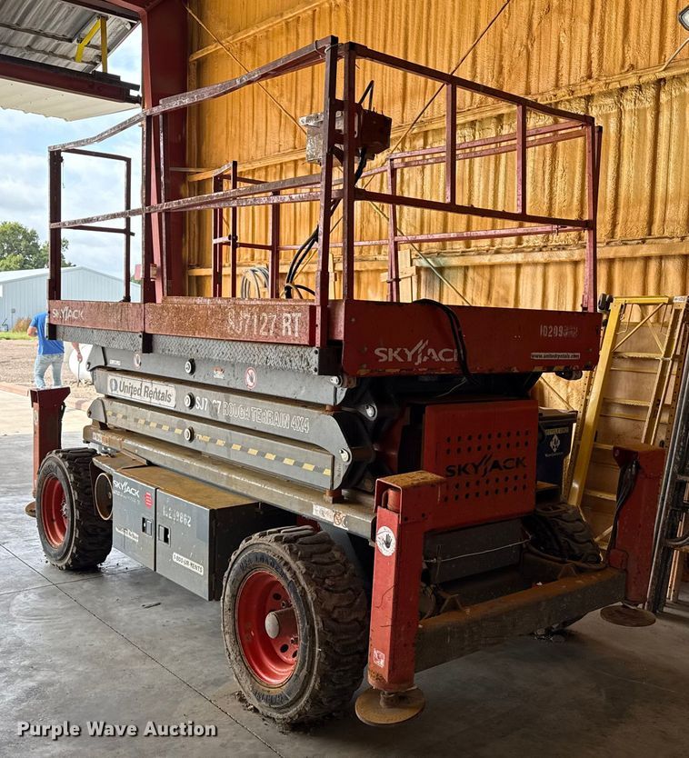 image for item DZ8964 Skyjack SJ7127 scissor lift