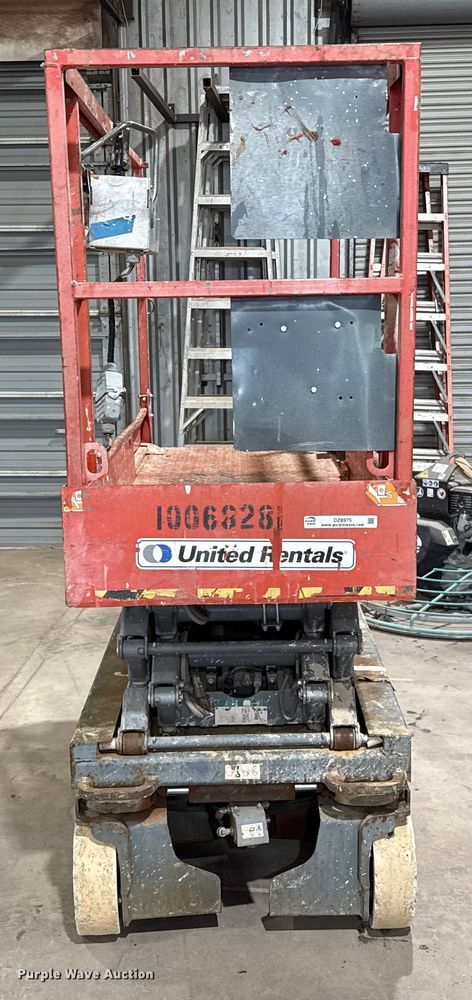 image for item DZ8975 2012 Skyjack SJ III 3219 scissor lift