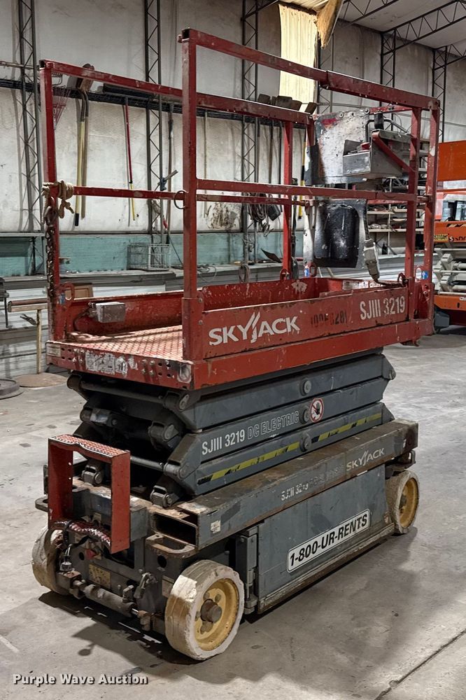 image for item DZ8975 2012 Skyjack SJ III 3219 scissor lift