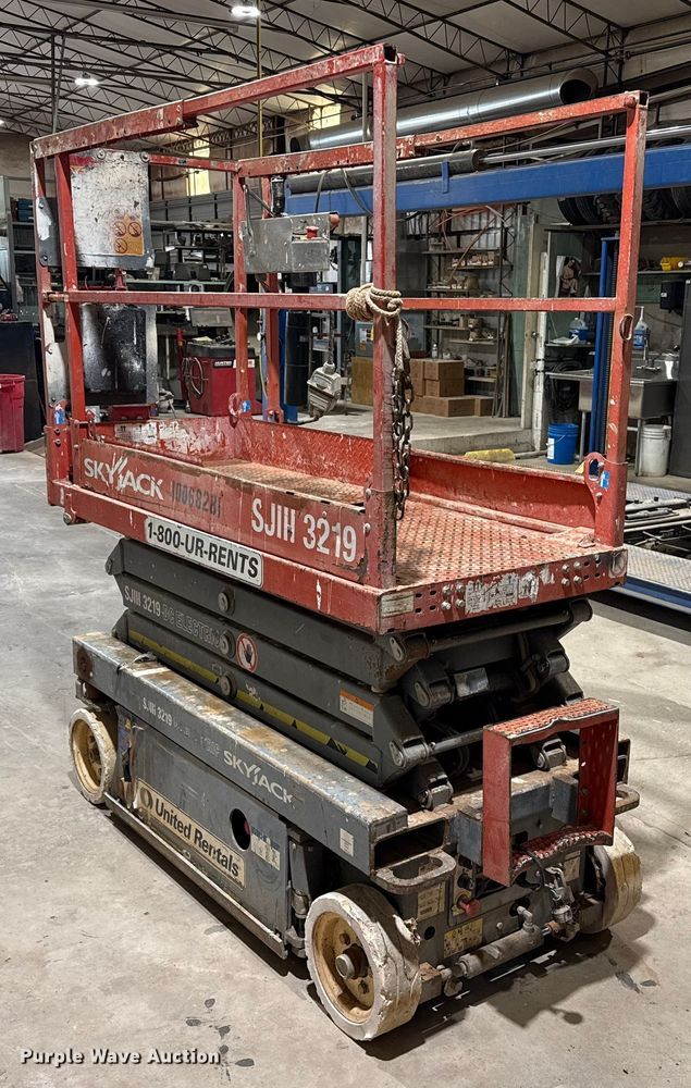 image for item DZ8975 2012 Skyjack SJ III 3219 scissor lift