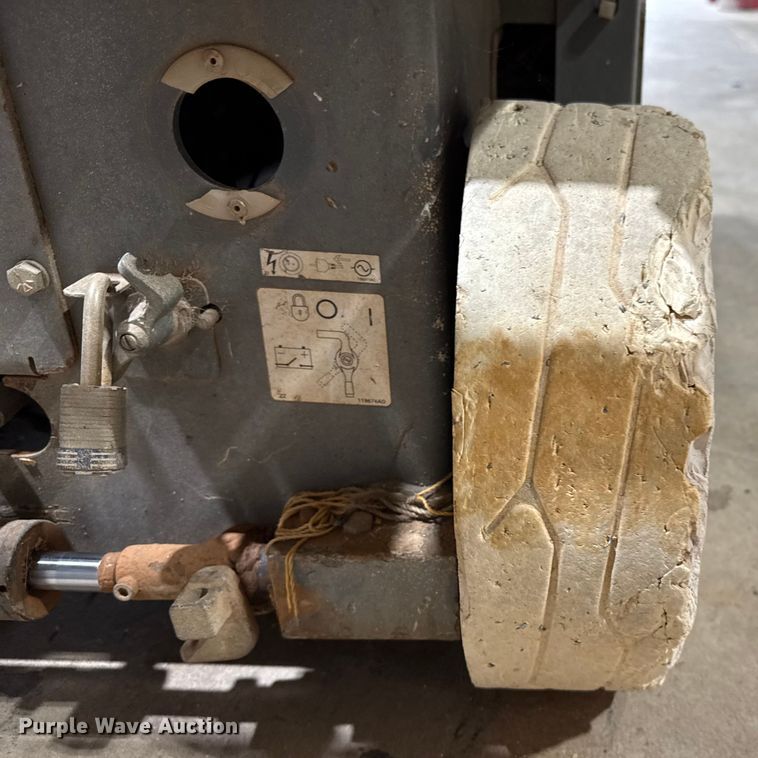 image for item DZ8975 2012 Skyjack SJ III 3219 scissor lift