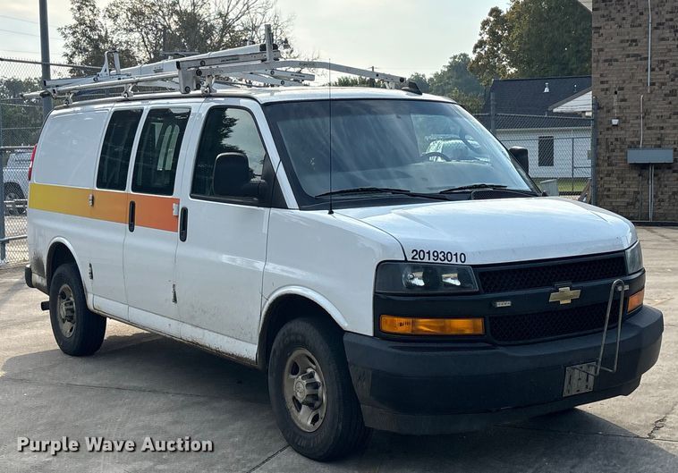 image for item EA7523 2019 Chevrolet Express 2500 van