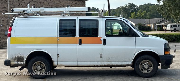 image for item EA7523 2019 Chevrolet Express 2500 van