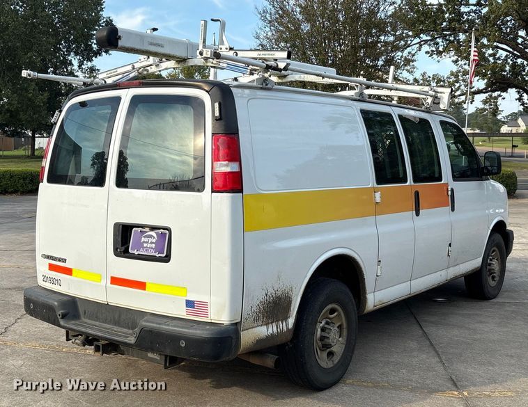 image for item EA7523 2019 Chevrolet Express 2500 van