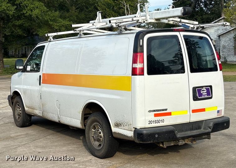 image for item EA7523 2019 Chevrolet Express 2500 van